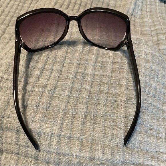 Oversized Fashion Sunglasses - Picture 3 of 4